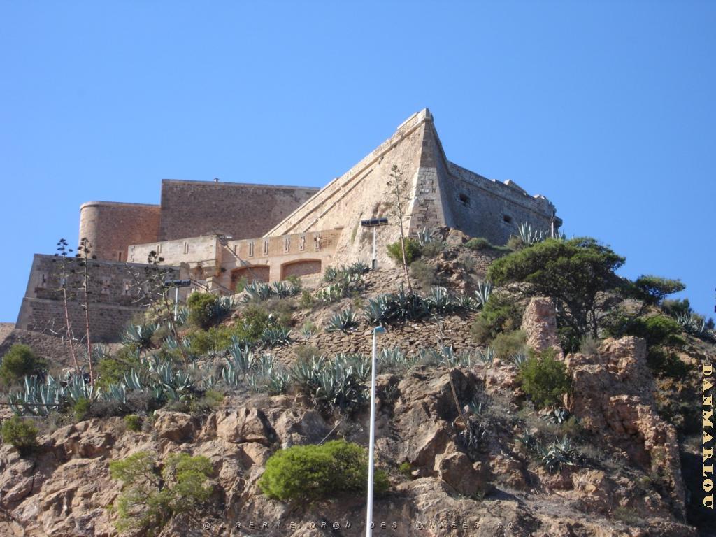 ORAN 10 2005 035 FORT DE SANTA CRUZ.JPG
